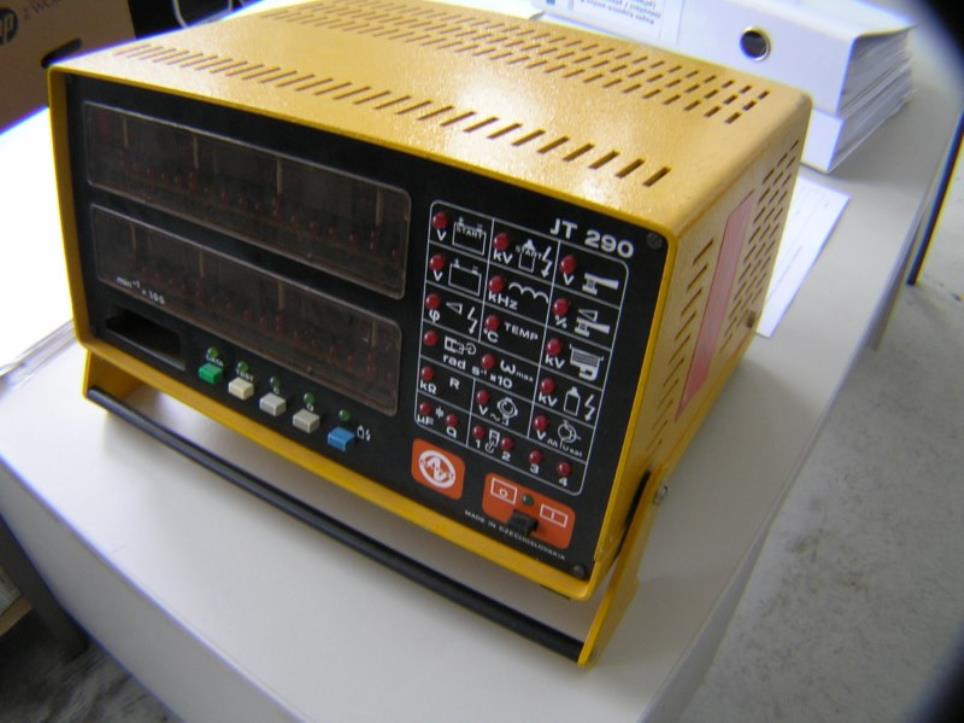 Robôs industriais-16